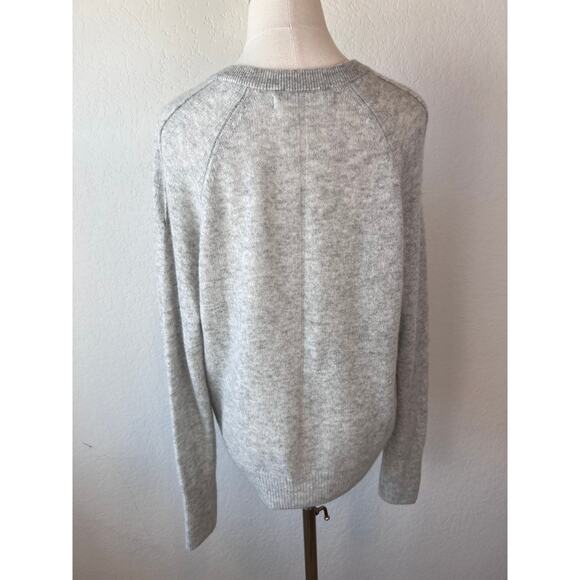 One Grey Day Sloane Gray V Neck 100% Cashmere Sweater size Small - Picture 3 of 10